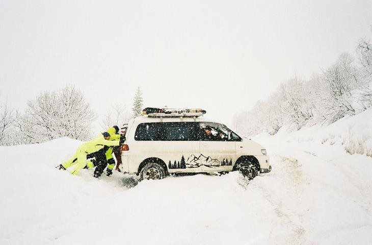La neige est de retour, les accidents aussi
